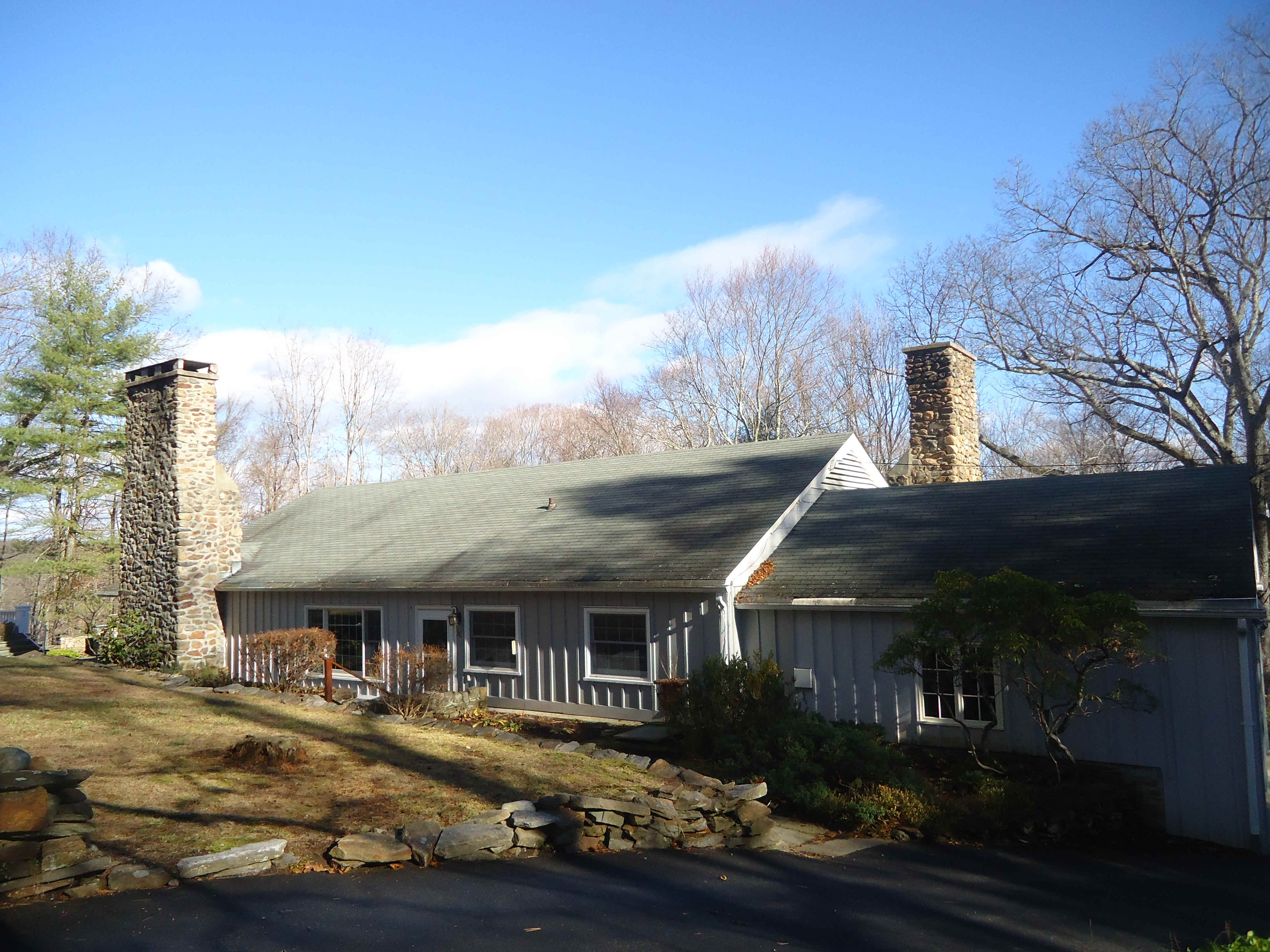 Building photograph for 30 COUNTRY WAY LN